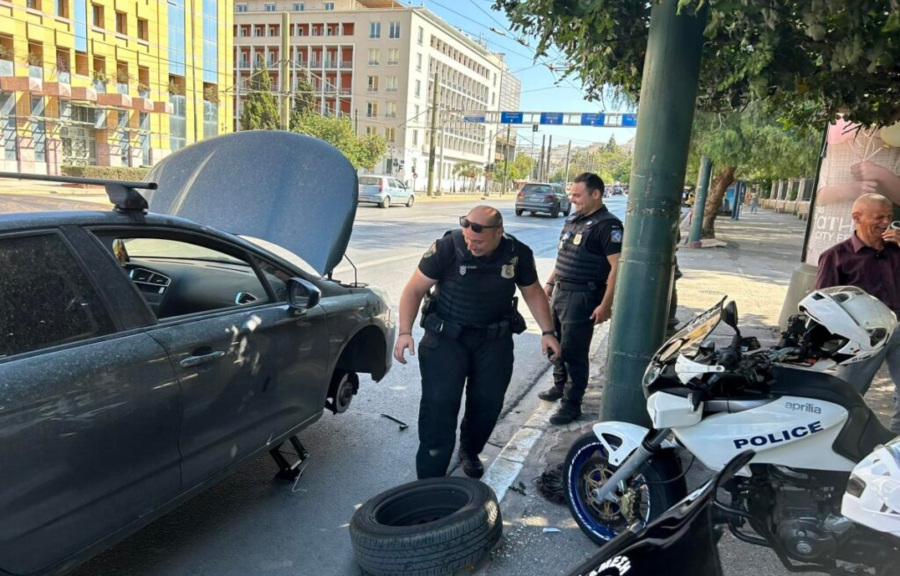 Γατάκι εγκλωβίστηκε στις ρόδες αυτοκινήτου δημοσιογράφου - Πώς το έσωσαν, νιαούριζε τρομαγμένο