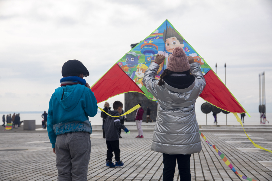 «Θα μας πάρει και θα μας σηκώσει»... την Καθαρά Δευτέρα: Σε ποιες περιοχές θα βρέξει