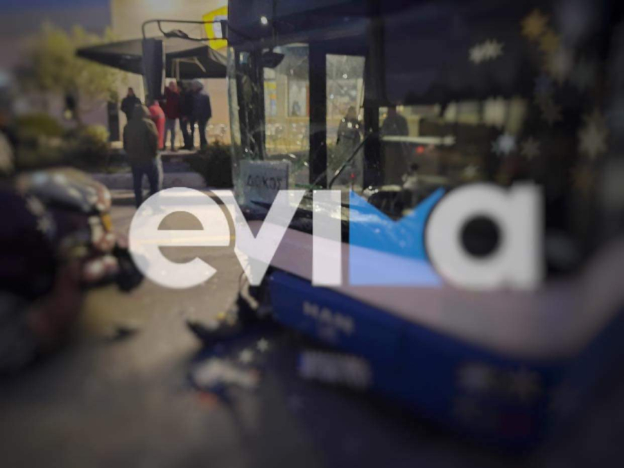 Λεωφορείο έπεσε πάνω σε σταθμευμένα ταξί στη Χαλκίδα, στο νοσοκομείο οδηγοί