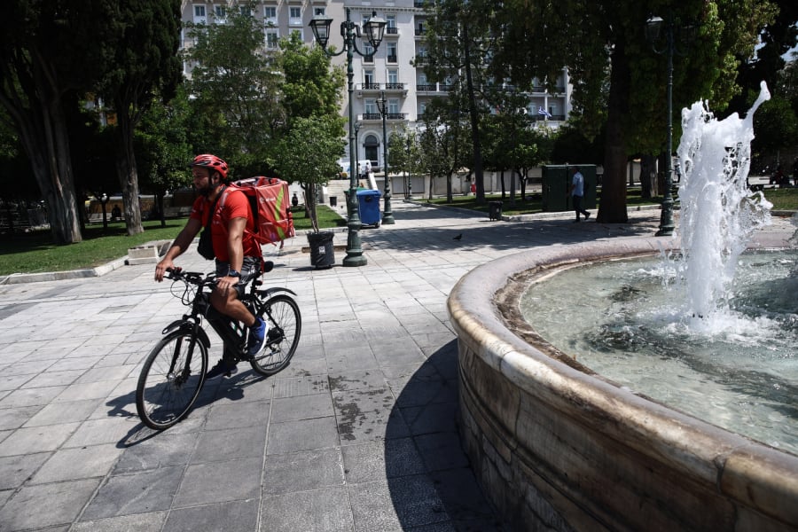 Καύσωνας - Έκτακτα μέτρα 24/7: Παύση εργασίας από 11:00 έως 17:00, οι περιοχές