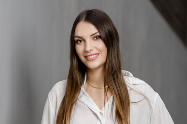 Στο Κίνημα Δημοκρατίας η δικηγόρος Μυρτώ Κοροβέση - Το καλωσόρισμα Κασσελάκη