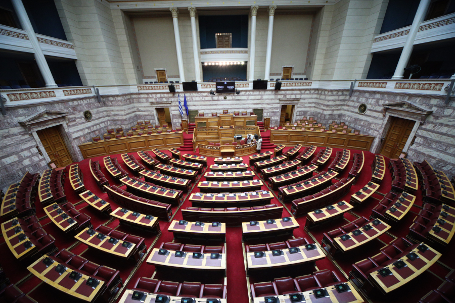 Ο νέος εμφύλιος πόλεμος μεταξύ των συνταγματολόγων για το Σύνταγμα και την Προανακριτική