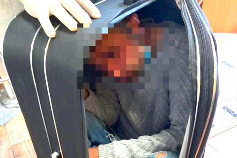 Μυτιλήνη: Κρύφτηκε σε... βαλίτσα για να το σκάσει με το πλοίο