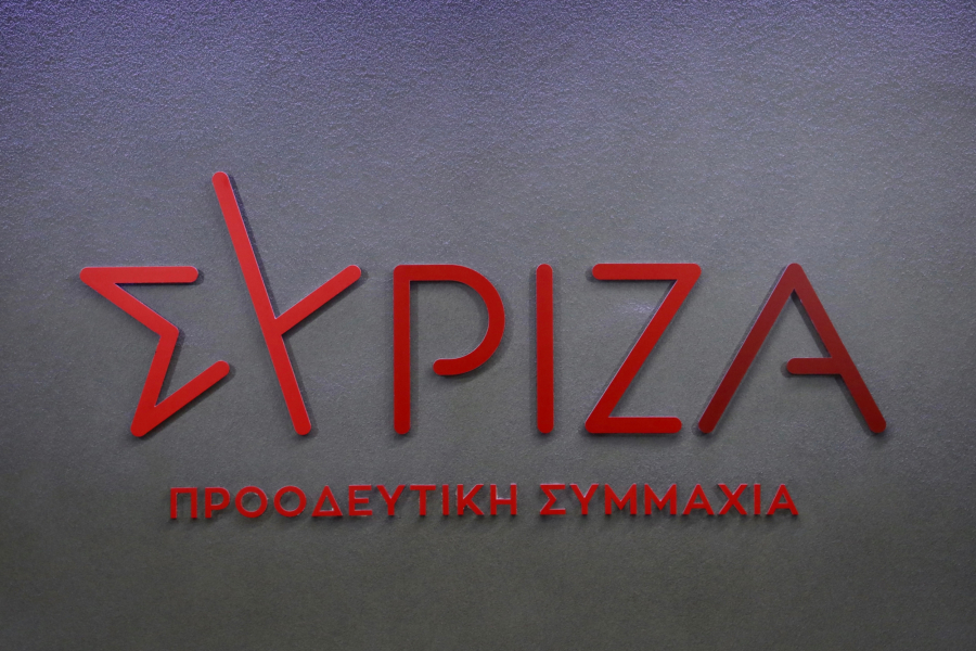 ΣΥΡΙΖΑ σε Μητσοτάκη: «Ας του θυμίσουμε ότι η ΝΔ με το VMRO είναι αδελφά κόμματα»