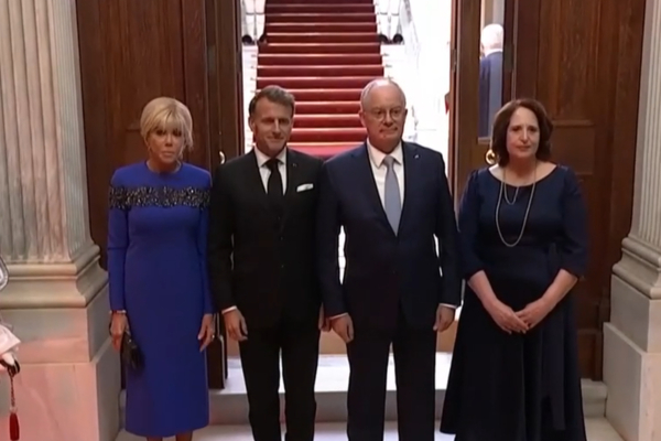 «Ελλάς - Γαλλία - Συμμαχία» από τον Μακρόν - Το λαμπερό δείπνο στο Προεδρικό Μέγαρο (Εικόνες και Βίντεο)