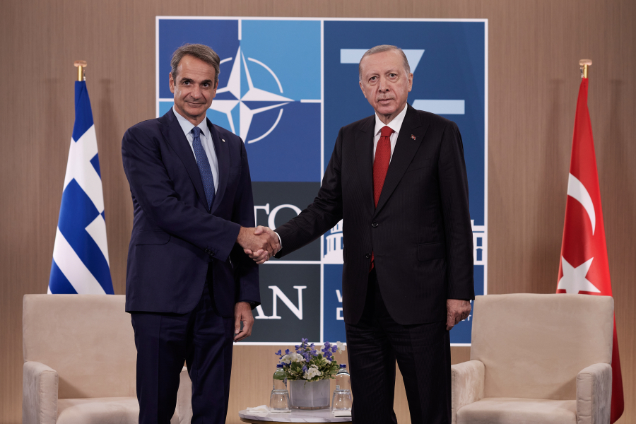 Πόλωση και στα εθνικά