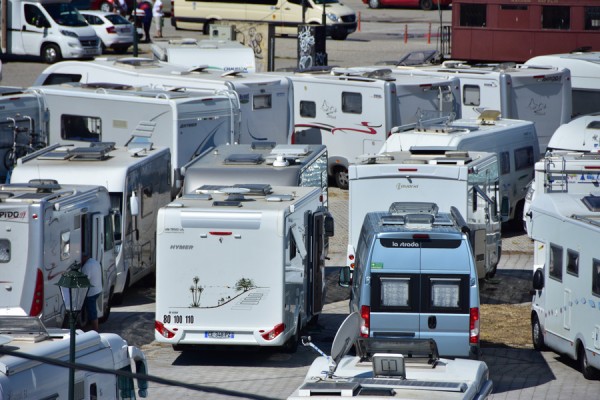 Πήγε να αγοράσει τροχόσπιτο μέσω διαδικτύου και του ...έφαγαν την προκαταβολή