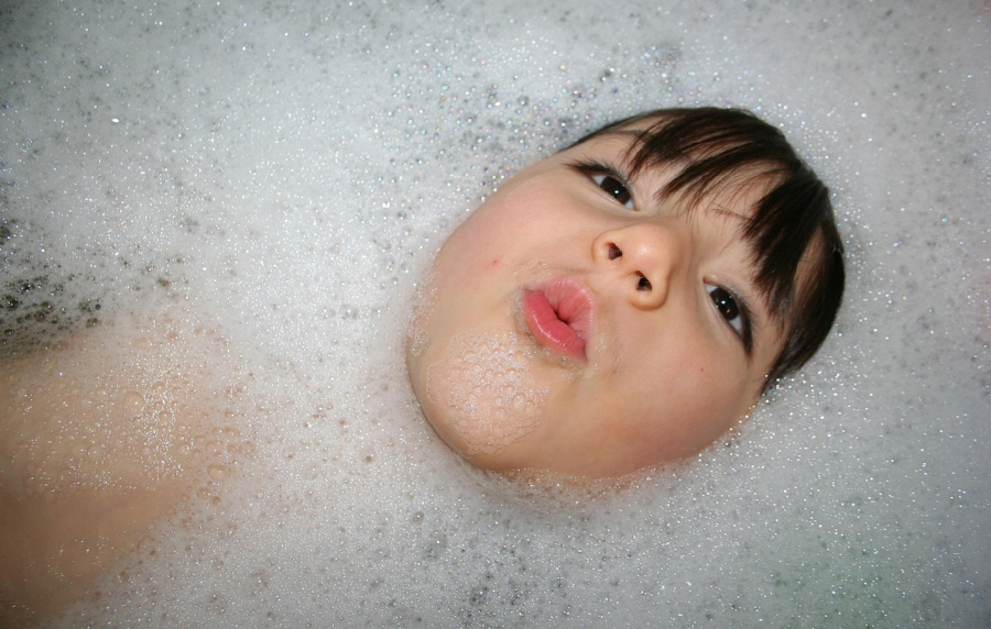 Κάθε πότε πρέπει να κάνει μπάνιο το παιδί σας