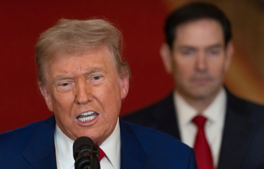 BBC: Γεμάτο κινδύνους εντός και εκτός συνόρων το στοίχημα Τραμπ με το Ιράν