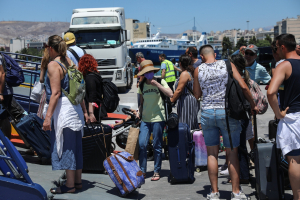 Ελληνικός τουρισμός: Στροφή σε φθηνότερους και λιγότερο προβεβλημένους προορισμούς
