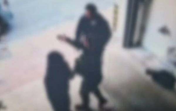Θεσσαλονίκη: Αστυνομικός πέταξε τον εξοπλισμό του για να τσακωθεί με πολίτη