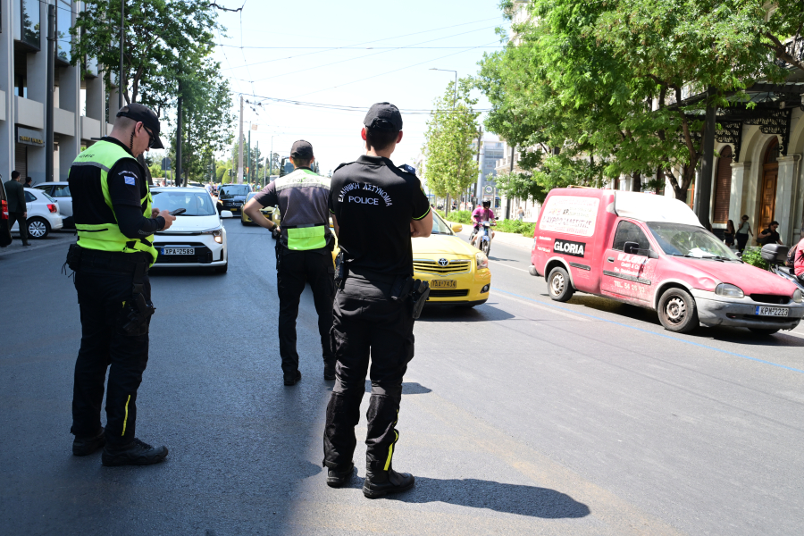 Τροχαία: Αττική και Νότιο Αιγαίο στην «κορυφή» των παραβάσεων για μη χρήση κράνους