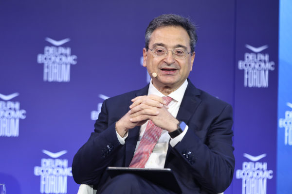 Eurobank CEO Says Stability, Not Stimulus, Is Key as Global Uncertainty Grows