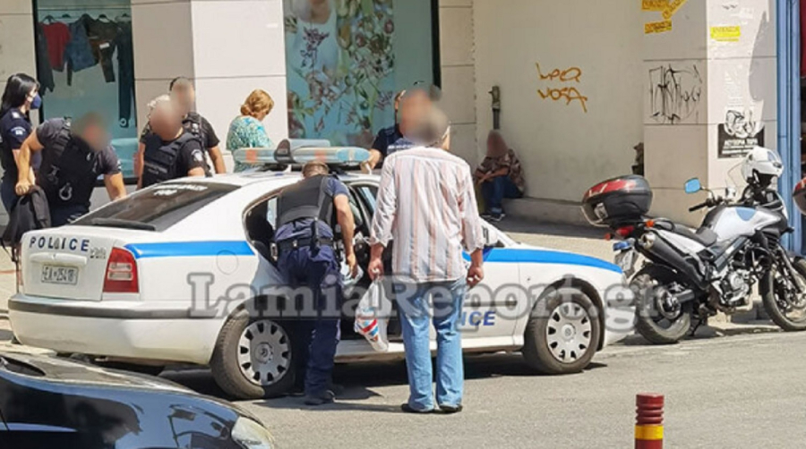 Λαμία: 55χρονος γρονθοκόπησε και πέταξε πάνω σε βιτρίνα καταστήματος γυναίκα