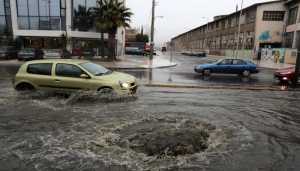 Κυκλοφοριακό κομφούζιο στους δρόμους της Αττικής προκαλεί η βροχόπτωση