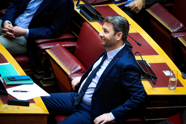 ΠΑΣΟΚ: Τα μαχαίρια στις θήκες