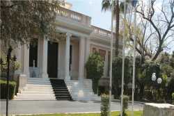 Στα χέρια των πολιτικών αρχηγών σήμερα οι προτάσεις της κυβέρνησης