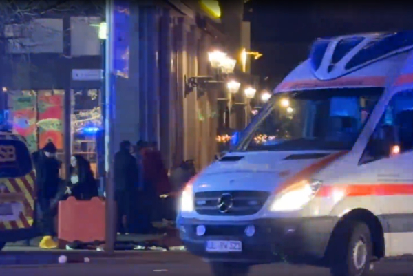 Γερμανία: Αυτοκίνητο έπεσε σε ανθρώπους σε χριστουγεννιάτικη αγορά – Αναφορές για νεκρούς (Βίντεο)