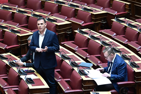 Γιατί ο Καραμέρος τραγουδά «Τα καράβια μου καίω»