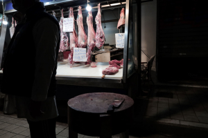 Γιατί θα πληρώσουμε «χρυσό» τον οβελία - «Εφαγε πολύ το κατσικάκι»