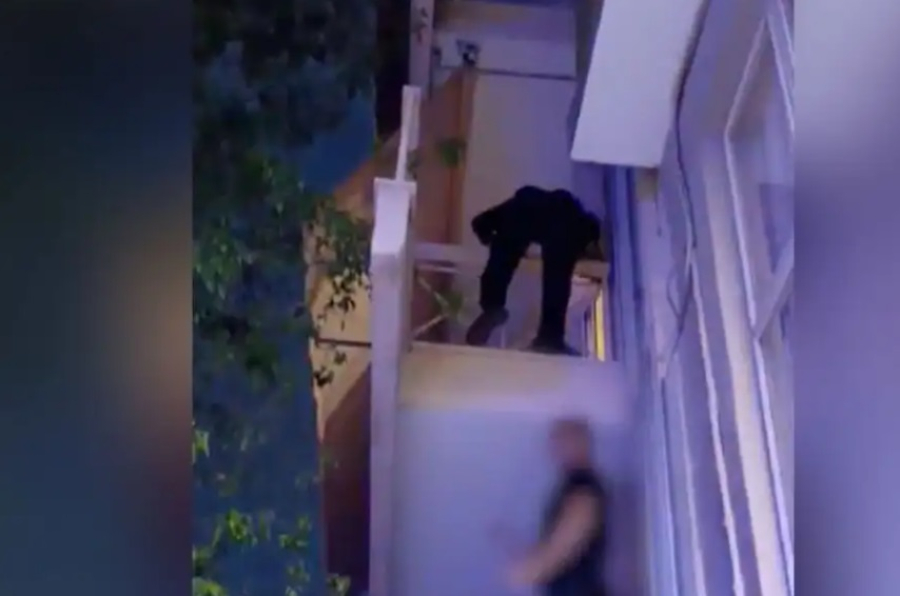 Καμίνια: Συνελήφθη η 19χρονη που άφησε τον 5χρονο αδελφό της κλειδωμένο στο σπίτι