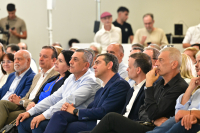 Πώς κορυφαίοι αυτοδιοικητικοί «έσπασαν το εμπάργκο» ΝΔ και ΠΑΣΟΚ και συμμετείχαν στην εκδήλωση Τσίπρα