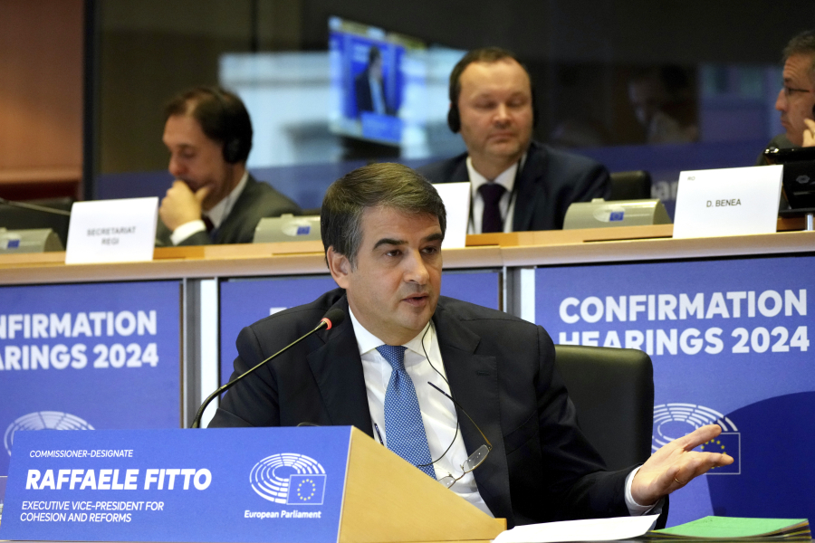 Φίττο: «Προτεραιότητα το στεγαστικό πρόβλημα στα νησιά»