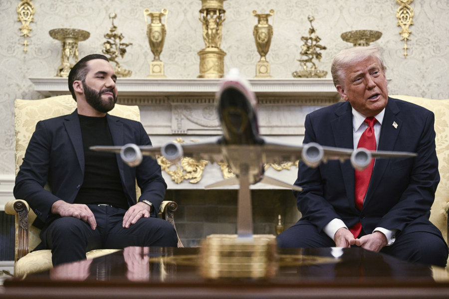 Άγρια επίθεση Τραμπ σε δημοσιογράφο του CNN: «Είστε άρρωστοι, μισείτε την χώρα μας» (βίντεο)