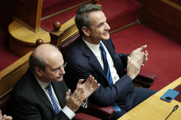 Τέμπη: Είναι δυνατόν να μην καλείται στη Βουλή ο πρωθυπουργός