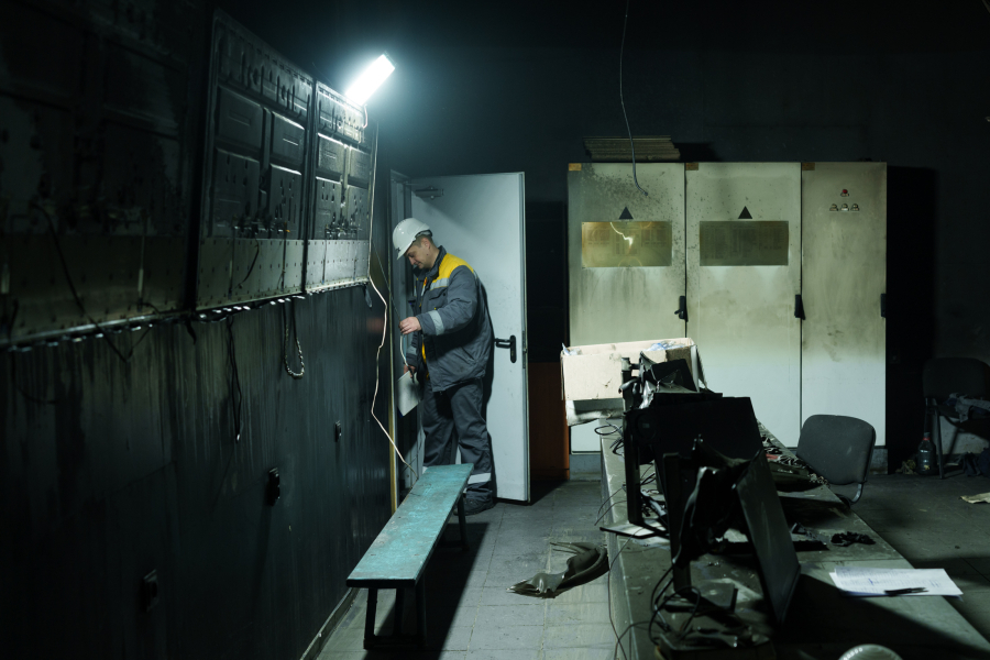 Ένα εκατομμύριο νοικοκυριά χωρίς ρεύμα στην Ουκρανία - Μπαράζ ρωσικών επιθέσεων στο δίκτυο ενέργειας