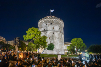 Ο Λευκός Πύργος φωτίζει την ιστορική ταυτότητα της Θεσσαλονίκης – Απόδοση του νέου φωτισμού του μνημείου