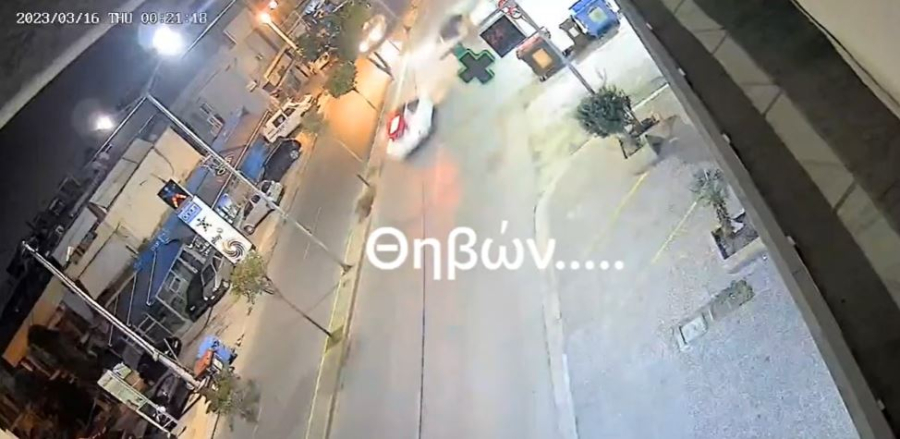 Παρ' ολίγον τραγωδία με αδιανόητη κίνηση οδηγού στη Θηβών: Το σοκαριστικό βίντεο - ντοκουμέντο