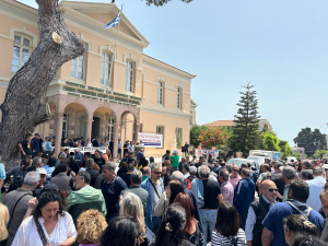 Νέες κινητοποιήσεις κτηνοτρόφων στη Λέσβο - Απέκλεισαν την Περιφέρεια