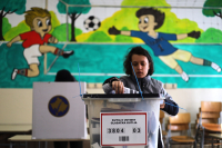 Εκλογές στο Κόσοβο: Νίκη χωρίς αυτοδυναμία για το κόμμα του Αλμπίν Κούρτι, σύμφωνα με τα exit poll