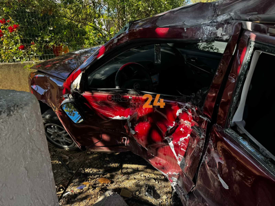 Κρήτη: Τροχαίο δυστύχημα για 53χρονο μπαμπά - Άμορφη μάζα το ΙΧ (Εικόνες)