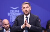 Το ΠΑΣΟΚ εκλέγει γραμματέα και Πολιτικό Συμβούλιο - «Σιγή ασυρμάτου» από Ανδρουλάκη