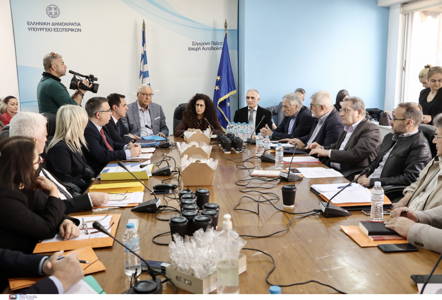 Διακομματική Επιτροπή: Δεν τα βρήκαν για το debate - Μία τηλεμαχία θέλουν τα κόμματα, δύο ζητάει ο ΣΥΡΙΖΑ