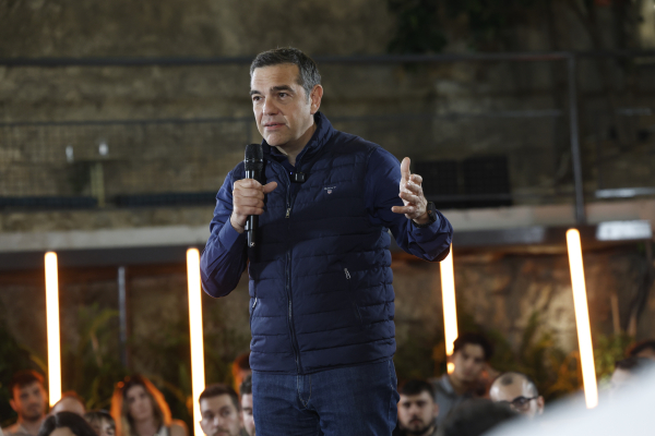 Κόμμα Τσίπρα: Η Θεώνη, οι εθελοντές και τα άλλα παιδιά – Στελεχώνεται η επικοινωνιακή ομάδα