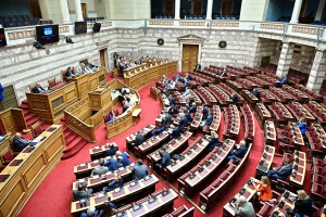 Ένταση στη Βουλή για ΟΠΕΚΕΠΕ: Ο Μητσοτάκης αναζητά «ενόχους» σε άλλα κόμματα για το «γαλάζιο σκάνδαλο»