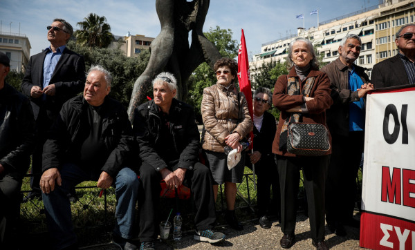 Πιο γέροι στη σύνταξη από το 2021 - Τι αλλάζει
