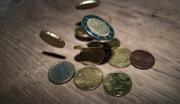 Αυτά είναι τα νέα κέρματα των 2 ευρώ - Δείτε ποιους σημαντικούς Έλληνες θα έχουν πάνω (φωτο)