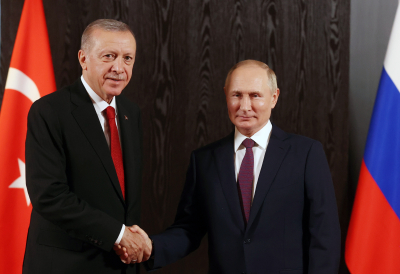 Ο Ερντογάν «πηγαίνει» τη διπλωματία των σιτηρών στον Πούτιν, «από μηχανής θεός» και για το Κίεβο