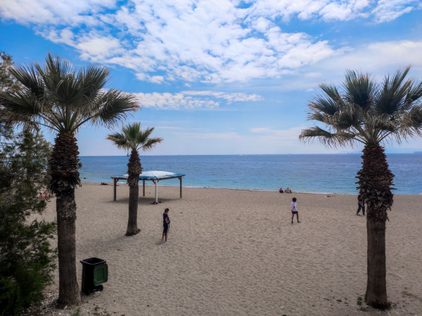 Καιρός: Λιακάδα με λίγες συννεφιές, μεμονωμένες καταιγίδες και σκόνη