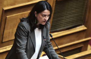 Η Κεραμέως «σφίγγει τα λουριά» για τους δείκτες απόδοσης των ΟΤΑ