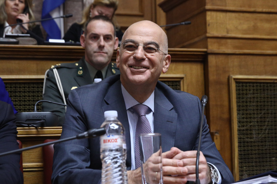 Στα σκαριά η εθελοντική στράτευση των γυναικών, τι αποκάλυψε ο Δένδιας