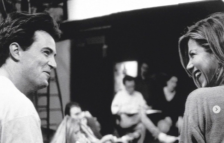 Η Τζένιφερ Άνιστον αποχαιρετάει τον Μάθιου Πέρι, «σε αγαπώ πολύ, ξέρω ότι δεν πονάς πια, ξεκουράσου»