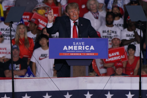 Τραμπ, η επιστροφή - Ζητάει απαγόρευση δημοσιοποίησης αρχείων που σχετίζονται με την επίθεση στο Καπιτώλιο