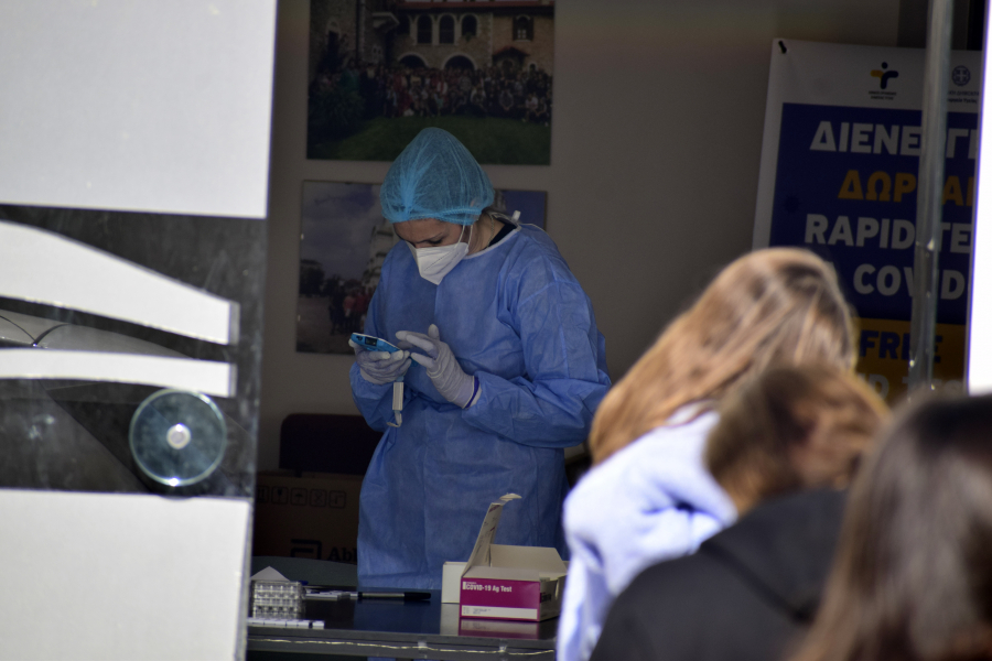 Μόσιαλος για Flurona: «Δεν είναι νέος ιός - Πιθανό να υπάρχουν και σε άλλες χώρες κρούσματα»