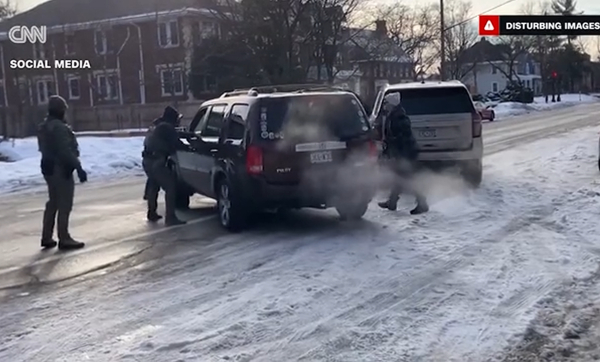 Μινεάπολη: Η εν ψυχρώ δολοφονία από το κινητό του πράκτορα της ICE που πυροβόλησε την 37χρονη (Σκληρές εικόνες)