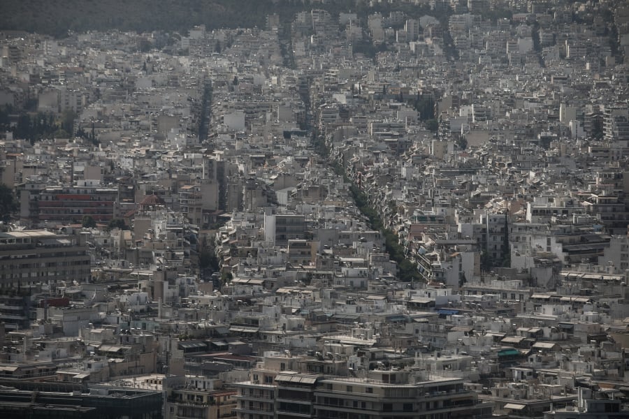 Bloomberg: Η επώδυνη δεκαετία αποκατάστασης της Ελλάδας ανταμείβει όσους την πίστεψαν